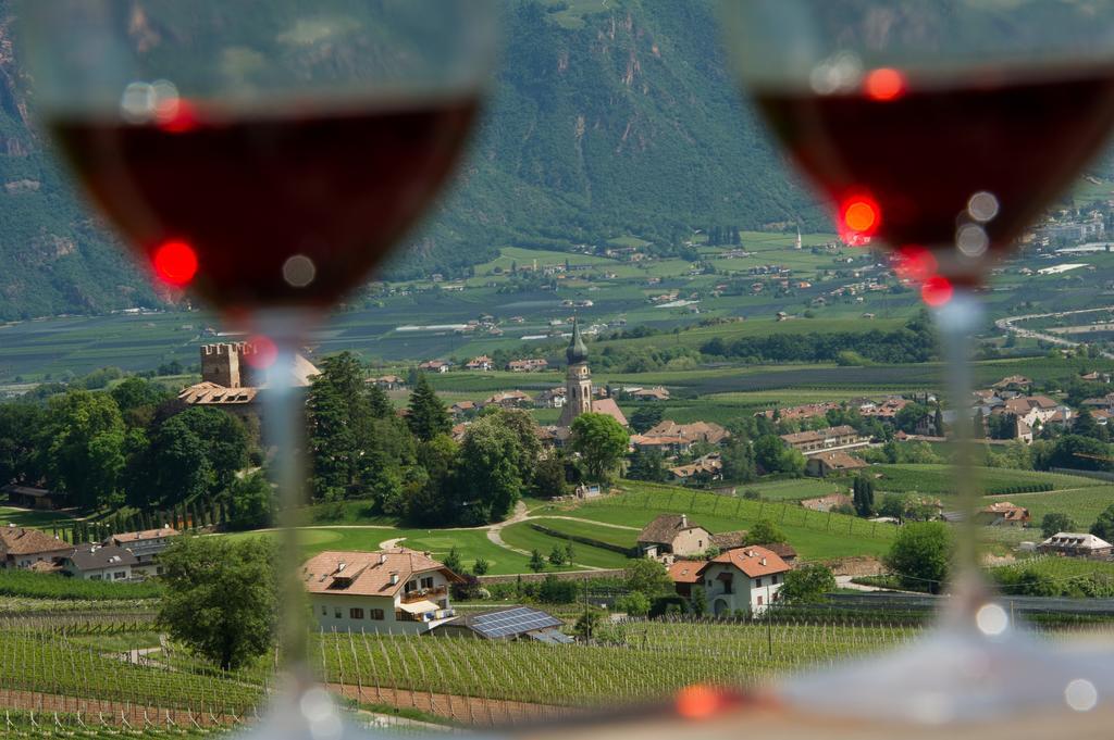 Schloss-Hof Appiano Sulla Strada Del Vino Bagian luar foto