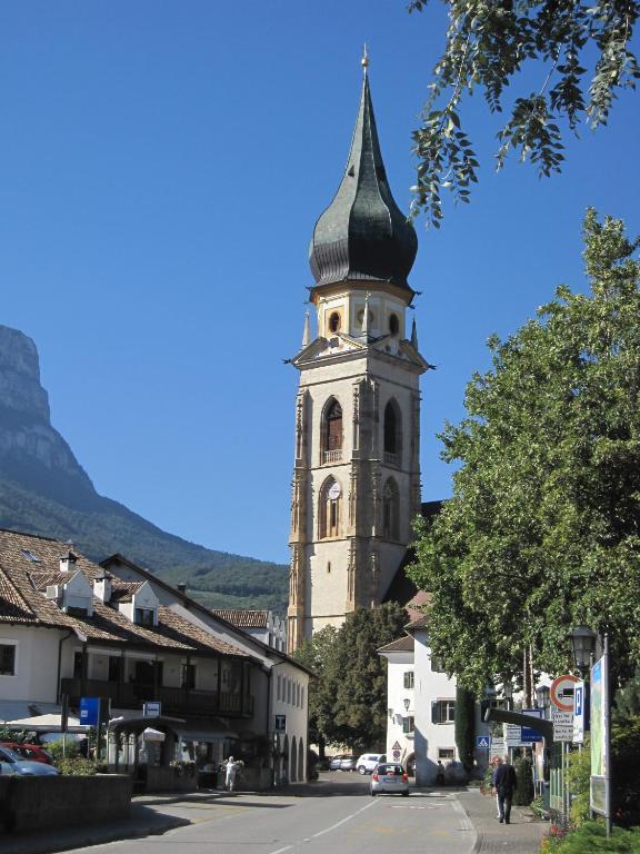 Schloss-Hof Appiano Sulla Strada Del Vino Bagian luar foto