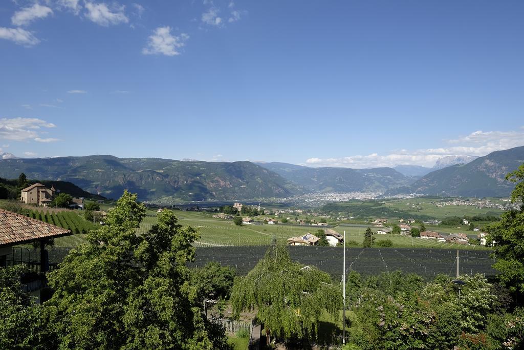 Schloss-Hof Appiano Sulla Strada Del Vino Bagian luar foto