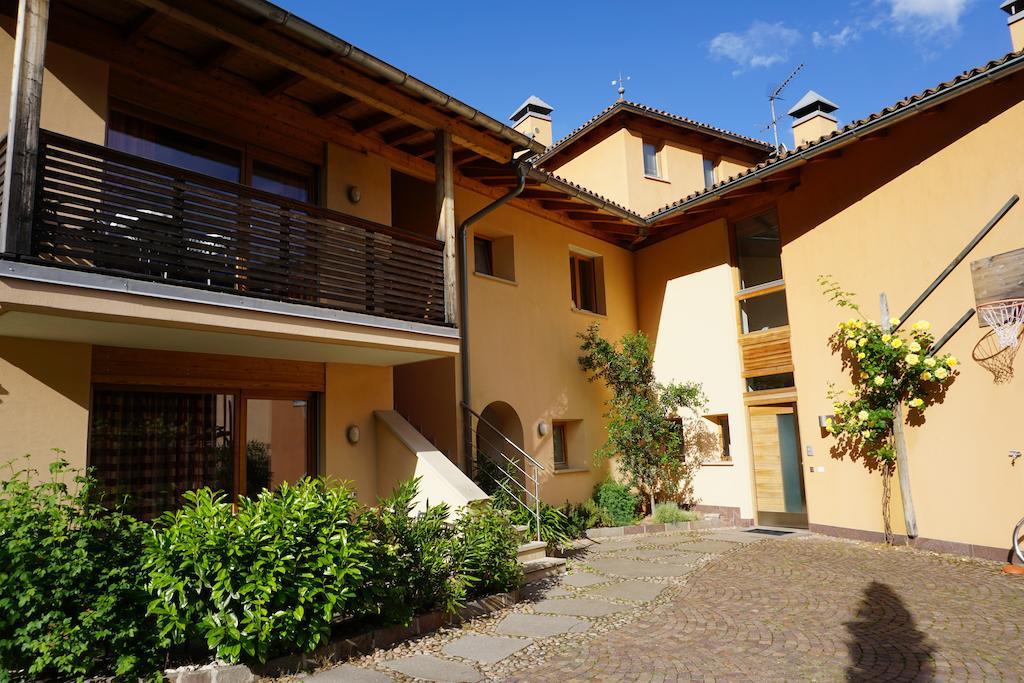 Schloss-Hof Appiano Sulla Strada Del Vino Bagian luar foto