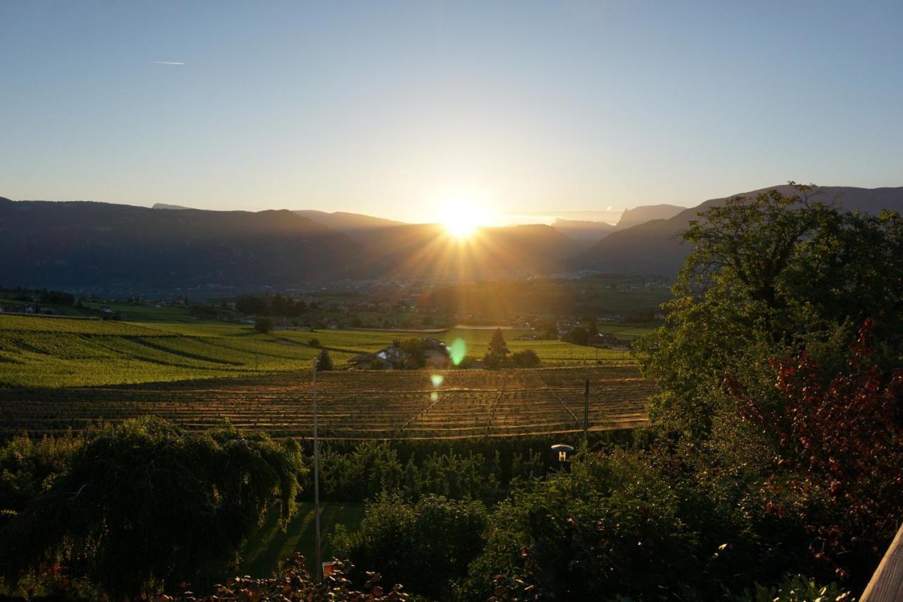 Schloss-Hof Appiano Sulla Strada Del Vino Bagian luar foto